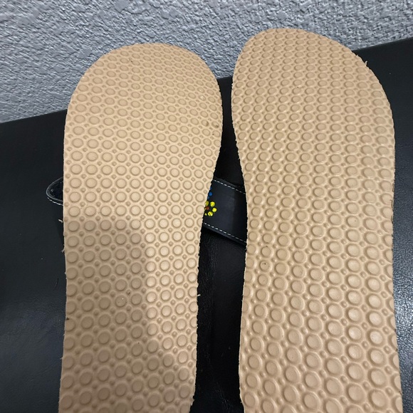 Mexican Sandals Black Leather Floral Embellished Handmade in Mexico - Picture 5 of 5